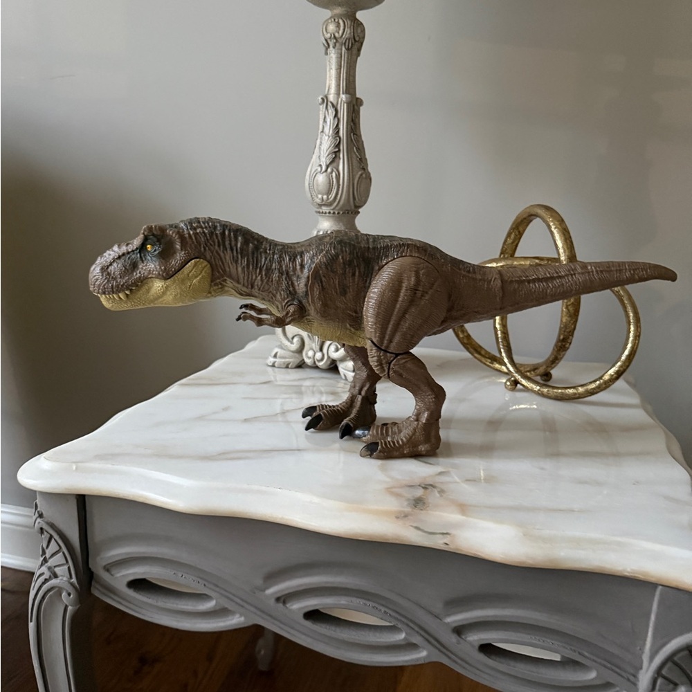 Jurassic World Tyrannosaurus T-Rex Dino Escape Stomp N Escape Action Figure